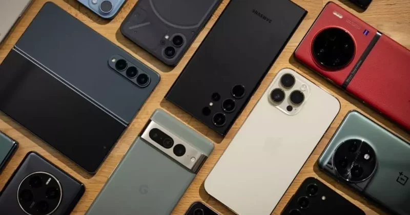 Şarj olmayan telefonu içini açmadan böyle tamir etti