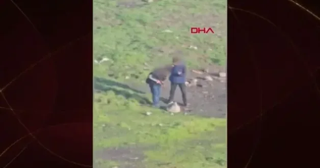 Facia ucuz atlatıldı! Silahla oyun oynayan çocuklar yürekleri ağza getirdi