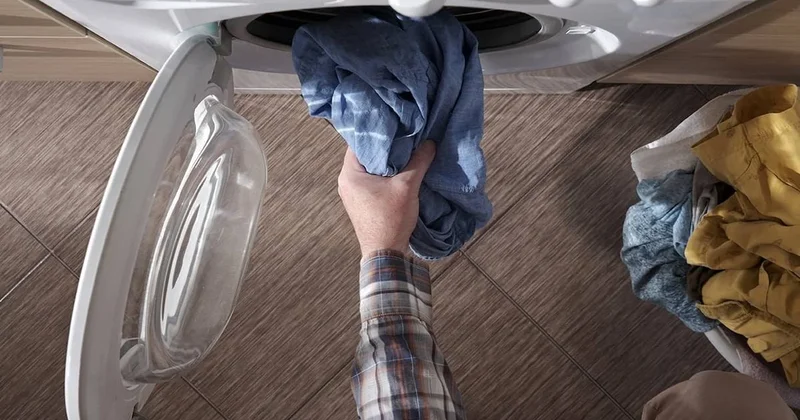 Çamaşırları yıkarken mahveden 7 alışkanlık: Kıyafetlerin ömrü 2 kat hızlı kısaltıyor Sözcü Gazetesi