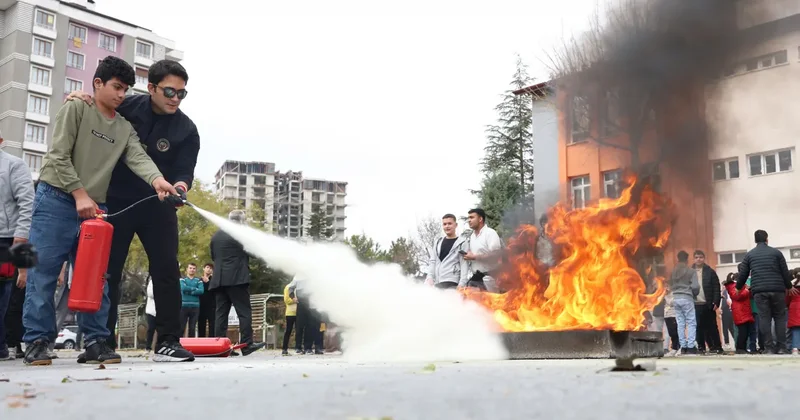 Konya Büyükşehir, özel gereksinimli öğrencilere “Afet Ve Acil Durum Eğitimi” verdi