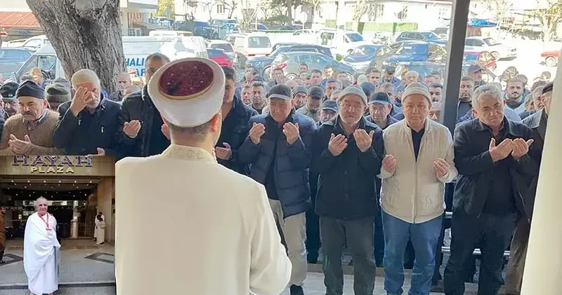 Umre ziyaretinde ölen kişi Arabistan da toprağa verildi, cenaze namazı Türkiye de kılındı