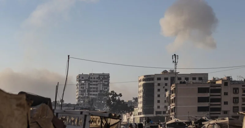 Soykırımcı İsrail ordusu, Gazze kentinde konutları yıktı, Han Yunus u topçu atışıyla bombaladı