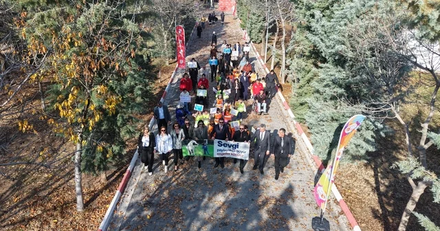 Elazığ Hipodromu nda öğrenciler tekerlekli sandalye, görme ve işitme engeline yönelik parkurları deneyimledi Elazığ Haberleri