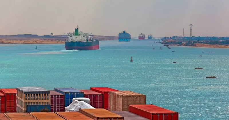 Gemiler yeniden Süveyş’e dönüyor