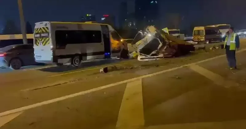 Bağcılar TEM Otoyolu nda zincirleme kaza; trafik yoğunluğu oluştu