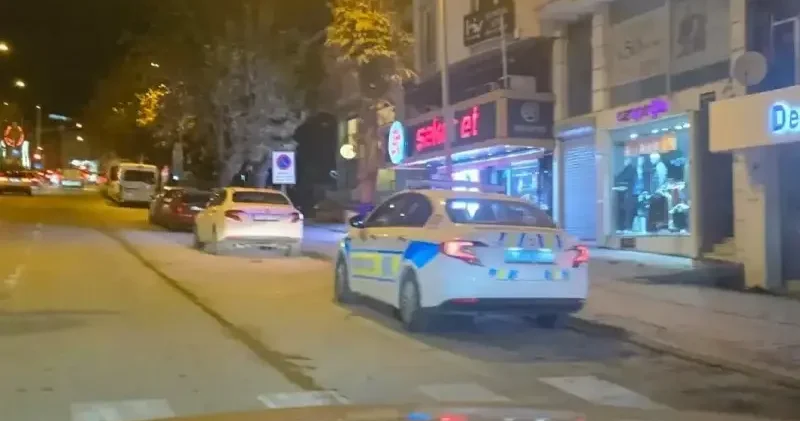 Gençler arasında yan bakma kavgasında bıçaklar çekildi: Ayağından çıkarıp sapladı Bilecik Haberleri