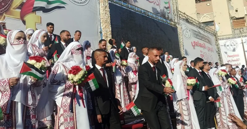 Gazze de 54 çift savaşın gölgesinde dünya evine girdi