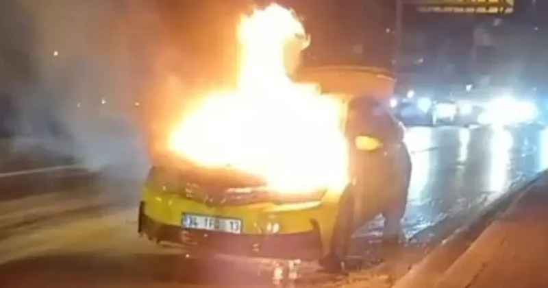 Beyoğlu’nda seyir halindeki ticari taksi alev alev yandı