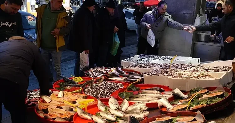 Tezgahlarda şaşırtan fiyatlar! Hamsinin yerini o aldı