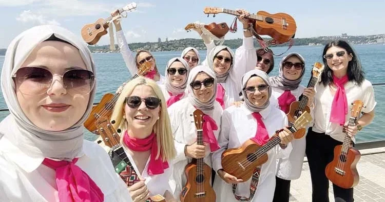 Müzik öğretmenlerinden ‘ukulele’ orkestrası