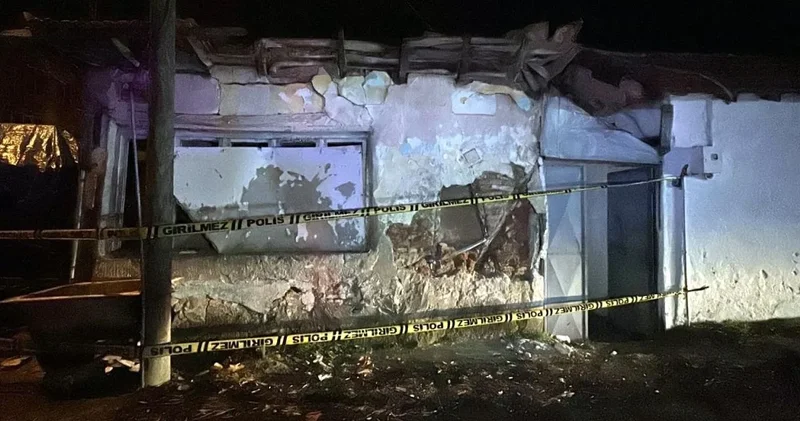 Tek katlı evin çatısı çöktü: Bitişketi ev tahliye edildi