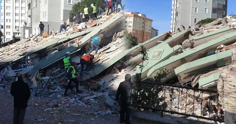 Depremde 64 kişi can vermişti! Depremzedelerden “Bizi mezarlara utançla göndermeyin” çağrısı