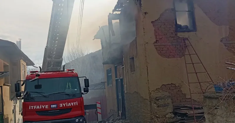 Konya da evinde yangın çıkan kadın yaralandı