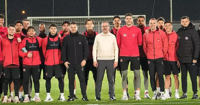 Mehmet Muharrem Kasapoğlu ndan, Fatih Karagümrük e ziyaret Fanatik Gazetesi Futbol Haberleri Spor