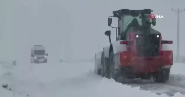 Kardan kapanan ahıra tünel açarak girdiler