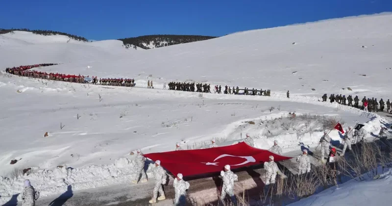 Sıfırın altında 22 derecede Sarıkamış şehitleri için yürüdüler