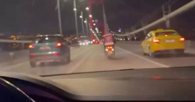 15 Temmuz Şehitler köprüsünde iki otomobil lodosa karşı motokuryeye siper oldu