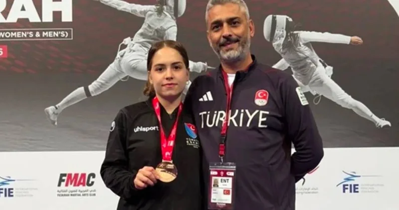 Milli eskrimci Alara Atmaca dan Yıldızlar Dünya Kupası nda bronz madalya