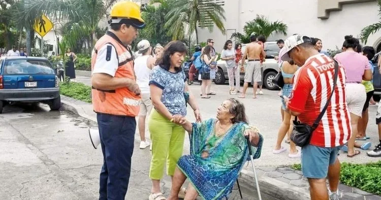 Turizm cenneti 6.5 ile sallandı… 2 ölü 12 yaralı