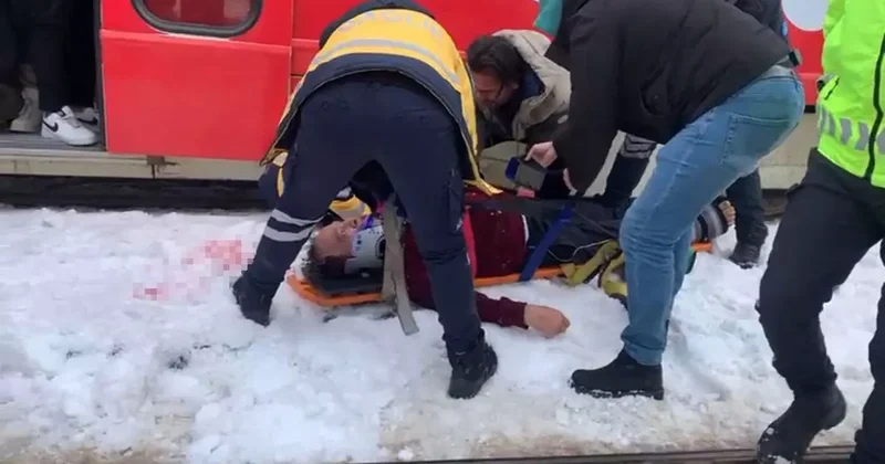 Gaziantep’te tramvayın çarptığı adam yaralandı