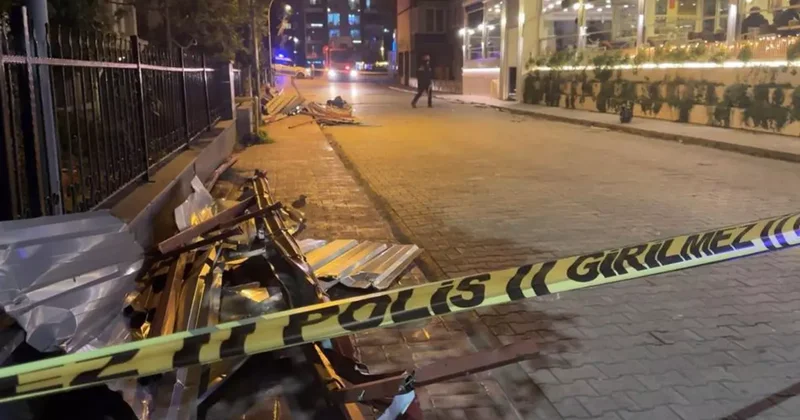 Samsun da fırtına etkili oldu! Çatılar uçtu, ağaçlar devrildi