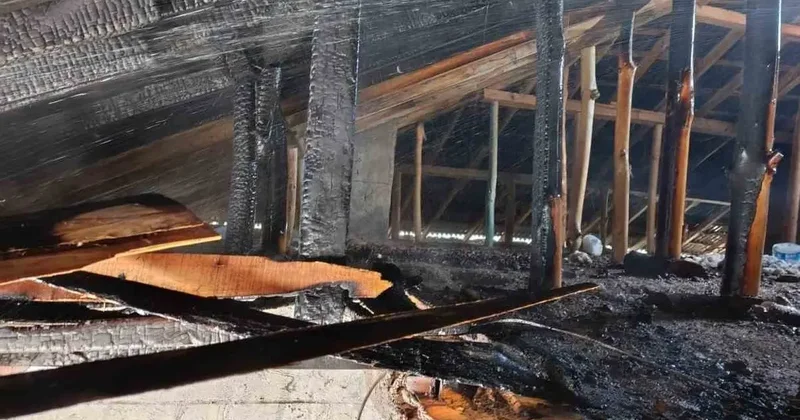 Van’da çatı yangını