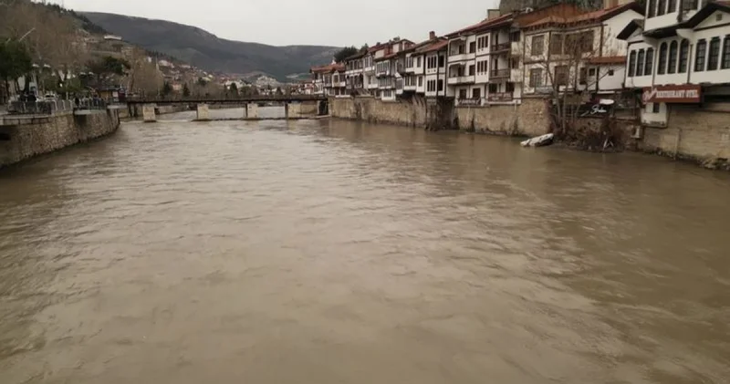 Yeşilırmak ta seviye 2 metre yükseldi! Son dakika haberleri