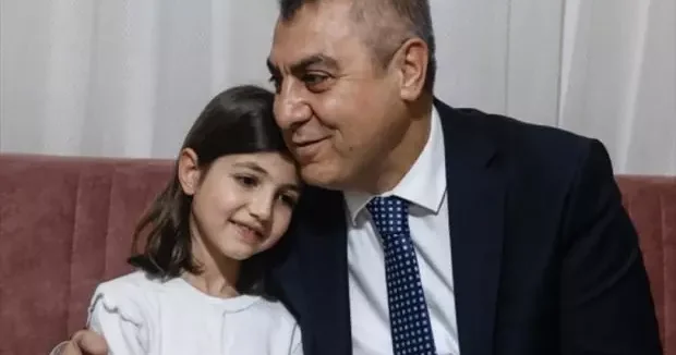 Mersin haberleri Enkazdan 72 saat sonra kurtarılan 8 yaşındaki Hazal ın umre hayali 04 Şubat 2026