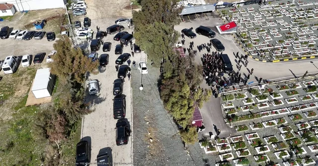 Özgür Özel den 30 araçlık konvoyla deprem mezarlığına ziyaret Hatay Haberleri