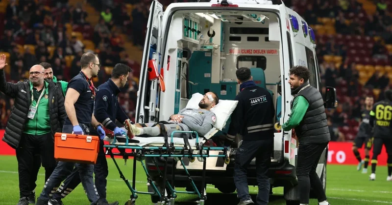 Galatasaray ın kupa maçında sahaya ambulans girdi Sözcü Gazetesi