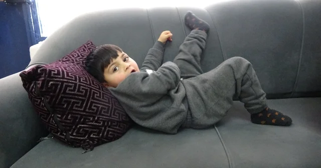 Asrın felaketinin simge bebeklerinden Korkmaz bebek şimdi 3 yaşında Bulunduğunda başparmağını emerken görüntülenen, depremden 48 saat sonra enkazdan çıkartılan 2 aylık Muhammed Doğan Korkmaz isimli bebek bugün 3 yaşında Yozgat Haberleri