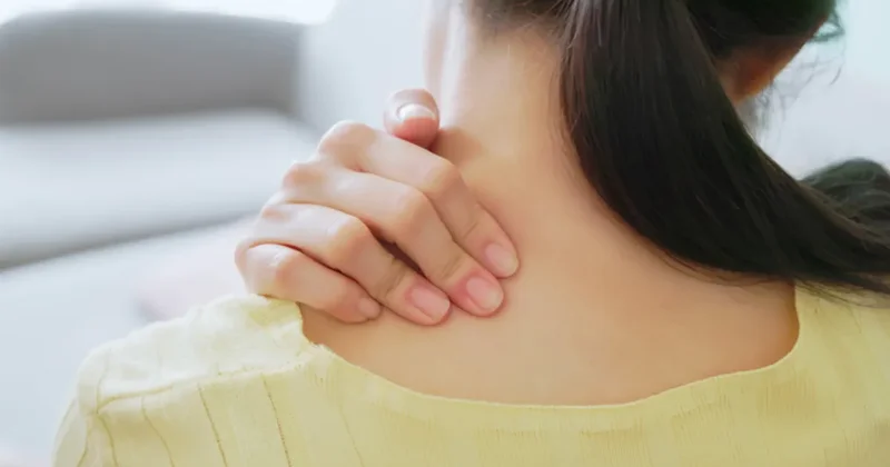 Boyun ağrısında en büyük hata açıklandı! Beyne giden damarları etkiliyor