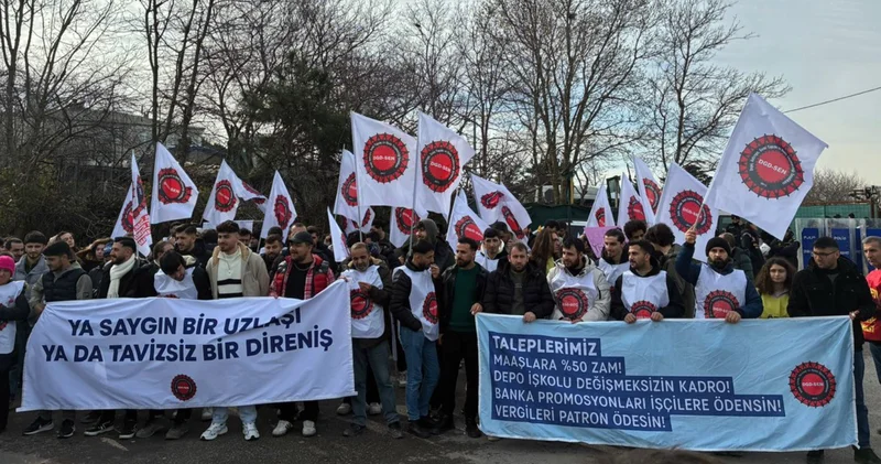 Migros depo işçileri yeniden Tuncay Özilhan ın evinin önünde: Bizler açken kayak tatiline gidene huzur yok!