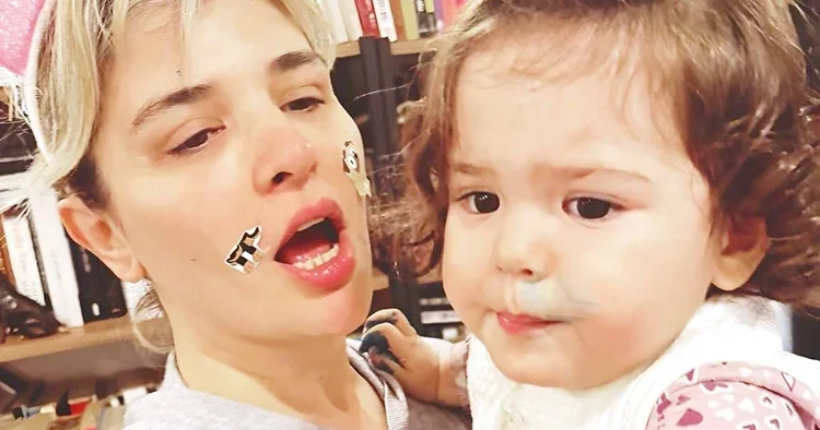 Gonca Vuslateri den kızı Asya ile paylaşım