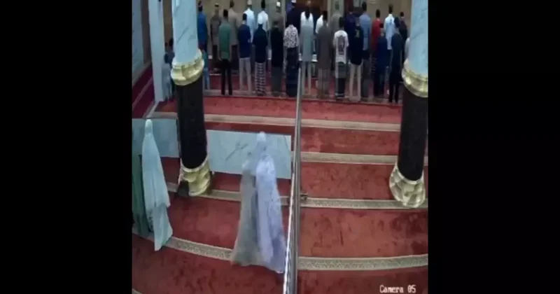 Camideki şakalaşma küçük çocuğu az kalsın canından ediyordu