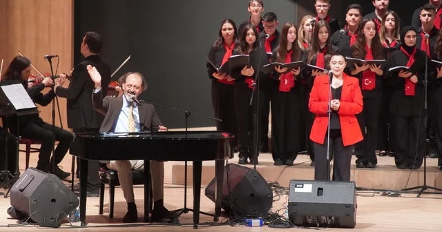 Edirne de müzikal tiyatro Kim Var? sahnelendi Edirne Haberleri