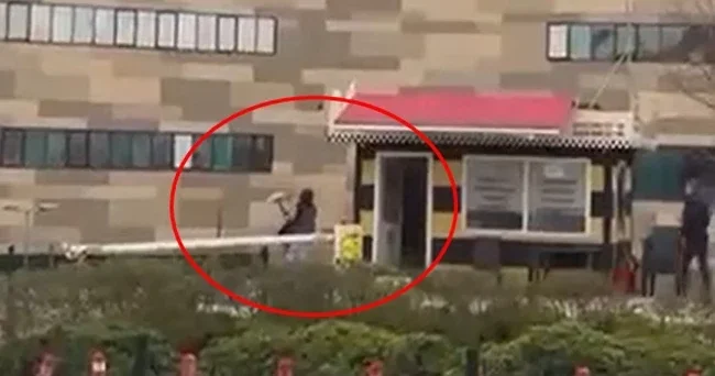 Taksiye binemeyince durak camlarını kırdı!