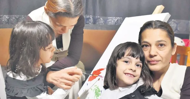 SMA’lı Esra resim yaparak yürümenin hayalini kuruyor