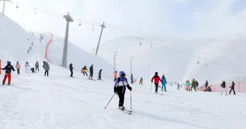 Kayak merkezlerinde en fazla kar Palandöken de