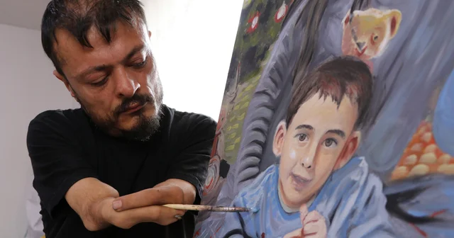 Elleri olmayan ressam, Sevgililer Günü için aldığı siparişleri hazırlıyor Van Haberleri