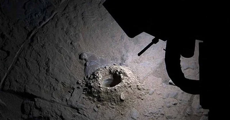 70 derecede flaşlar patlayınca ortaya çıktı: Zifiri karanlıkta parlıyor, sabah yok oluyor Sözcü Gazetesi