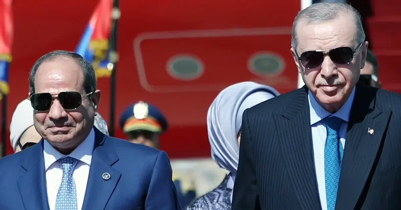 Cumhurbaşkanı Erdoğan Mısır da! Sisi havalimanında karşıladı