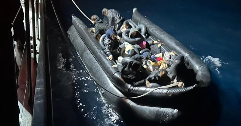 Yunanistan sahil güvenlik gemisi ile çarpışan bottaki düzensiz göçmenlerden 14 ü öldü