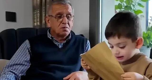 6 Şubat depreminde ailesini kaybeden Abdullah Çelik ve torunu yeni yuvasına kavuştu: Devlet güçlü oldu mu her şey olur. VİDEO İZLE