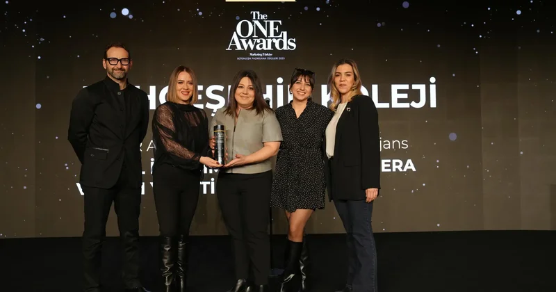 Bahçeşehir Koleji ne Yılın İtibarlısı ödülü