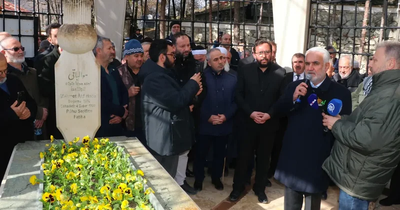 İskilpli Atıf Hoca yı kabri başında anan HÜDA PAR lideri Yapıcıoğlu: Şeyh Said i de aynı zihniyet idam etti