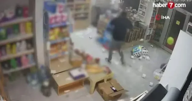 Market dolabı bomba gibi patladı: Korku dolu anlar güvenlik kamerasında