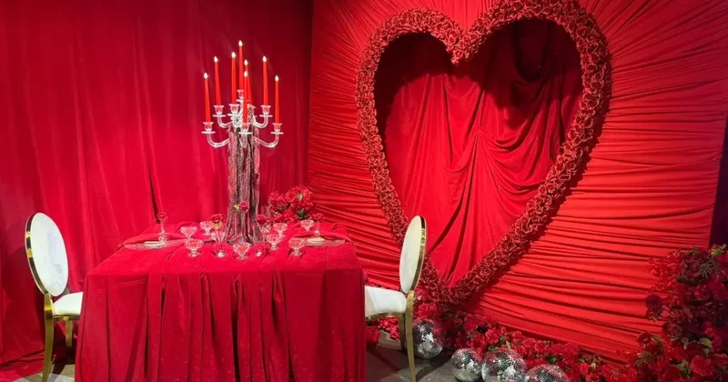 Aşkın en şık hali: Sevgililer Günü nde büyüleyici dekorasyonlar By Mustafa imzasıyla hayat buluyor