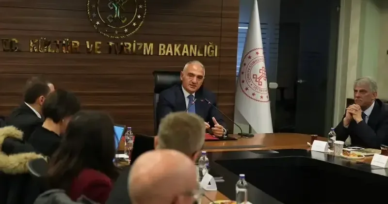 Bakan Ersoy’den dijital turizm vurgusu: Türkiye’nin turizm gücünü dijital platformlarda büyüteceğiz Türkiye Ekonomisi Haberleri