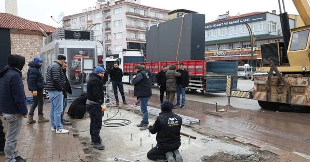 Alaca Cumhuriyet Meydanı na dev led ekran kuruldu Çorum Haberleri